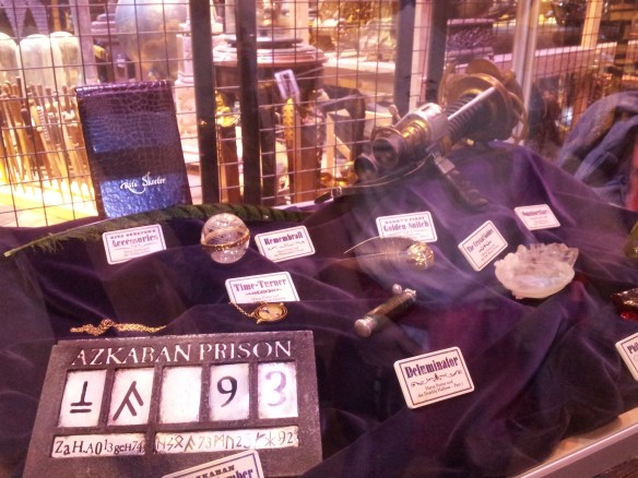 Assorted small props that every Potternerd will recognize. 