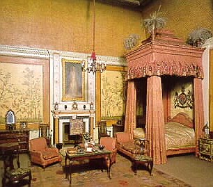 Example of the kind of decorative artistry being a trust fund baby --or a princess-- can net you.    